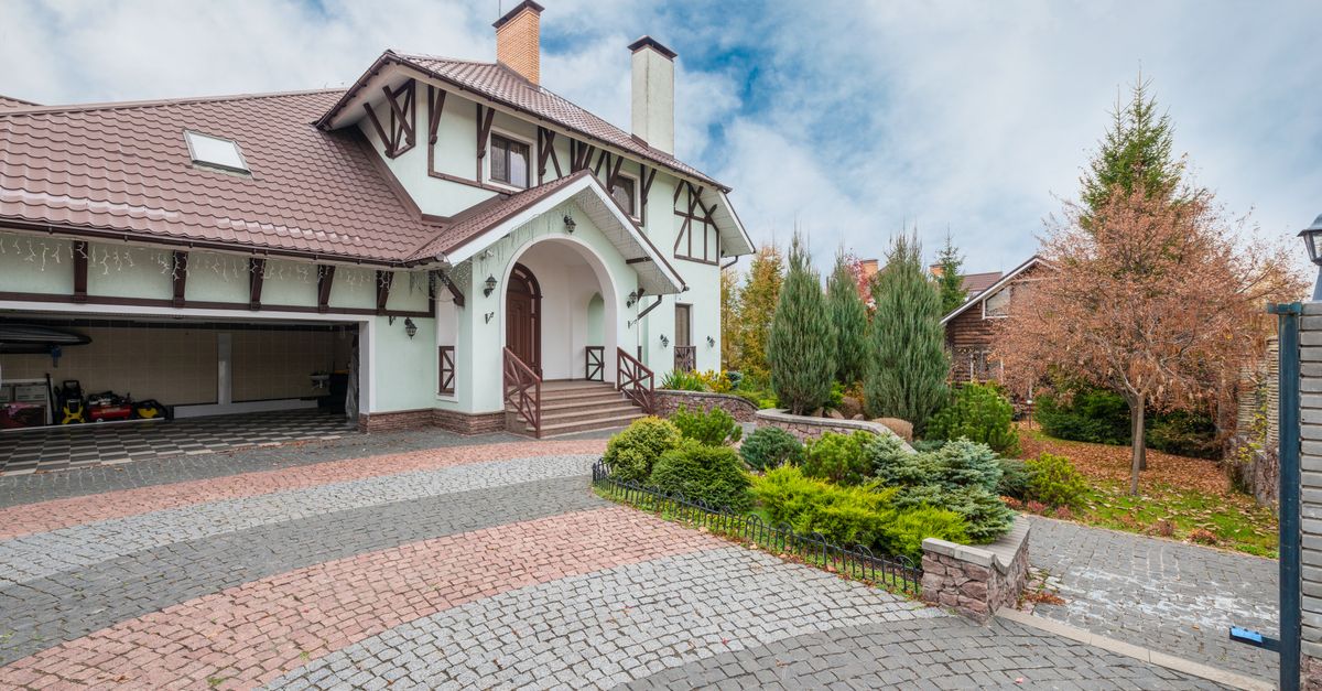 Autumn Clean-Up Tips for Maintaining Concrete Driveways