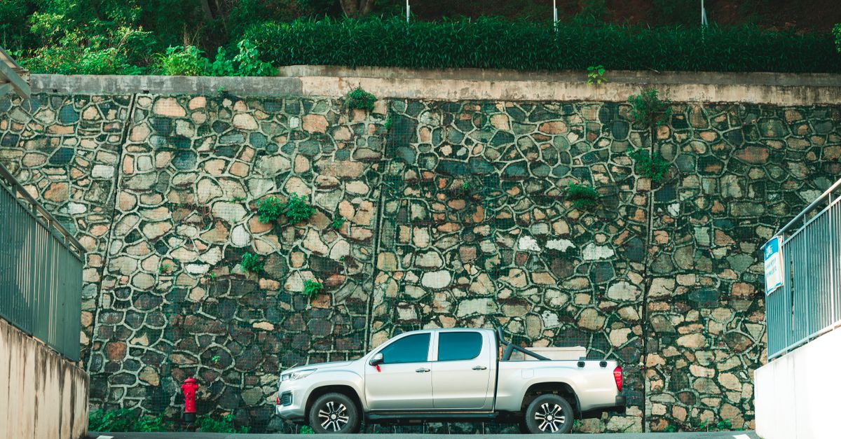 Health and Safety Tips for Applying Sealants on Concrete Driveways